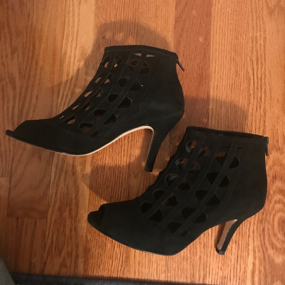 Vaneli Black Suede Petal Heals - Picture 3 of 8